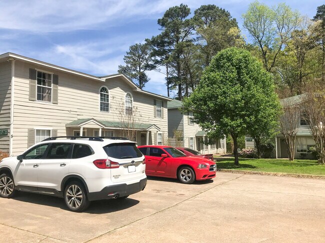 Building Photo - 1000 N Red St