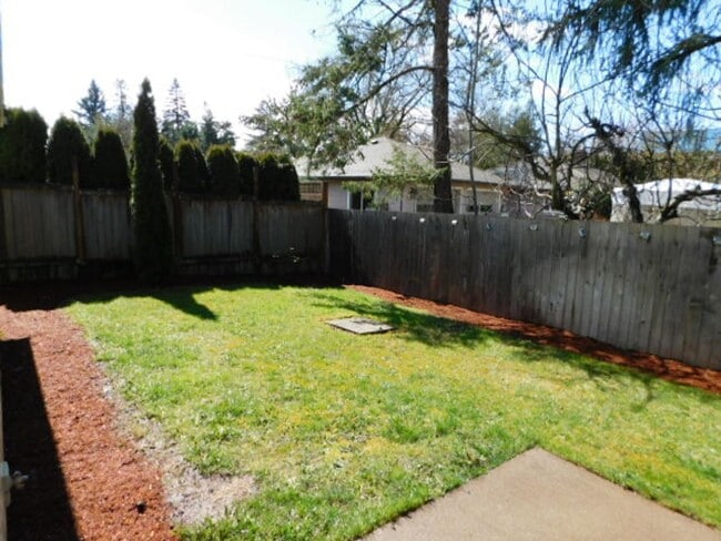 Building Photo - 3Bd/2Ba Single Story House - Available Soon!
