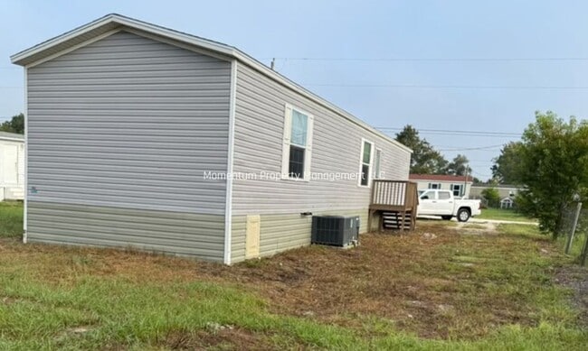 Building Photo - 16112 La Bella St
