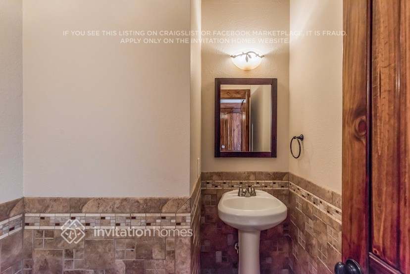 Building Photo - 6223 Spring Lake Dr