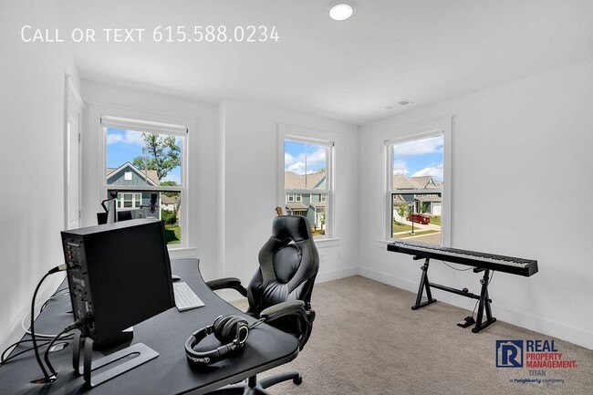 Building Photo - 613 Conifer Dr