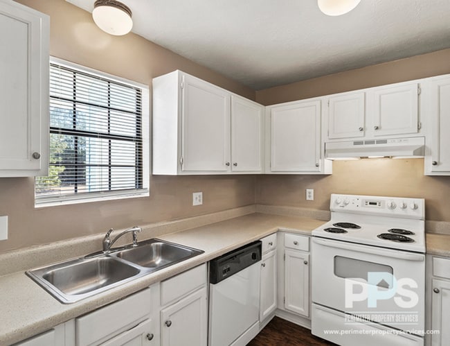 Building Photo - Peachtree Crossings Apartments