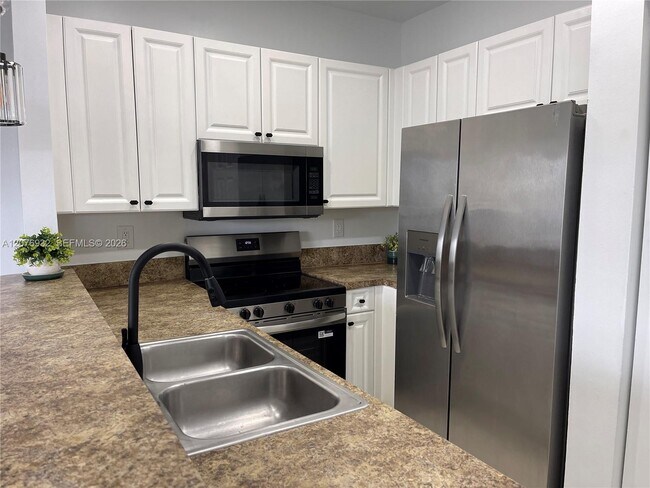 Building Photo - 3102 Coral Ridge Dr