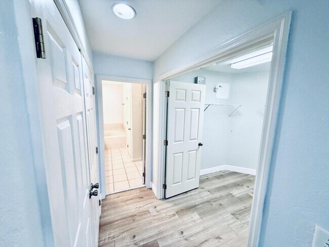 Building Photo - 2983 Ashland Ln S