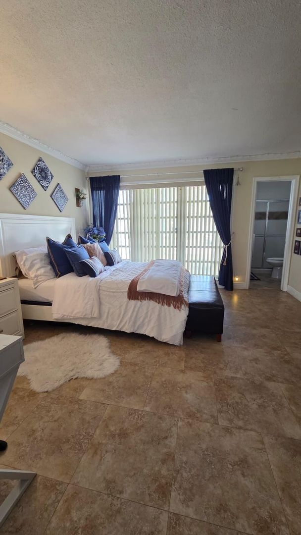 Building Photo - 4705 Holly Dr