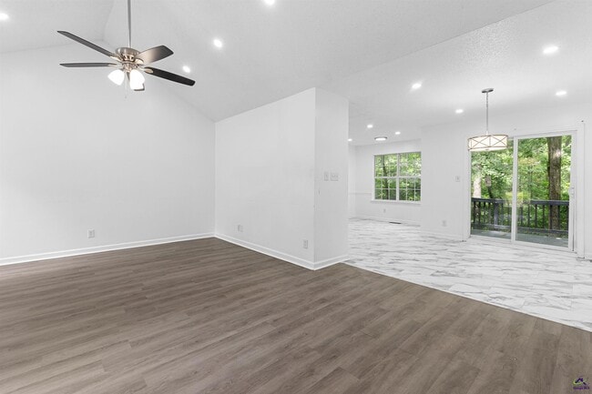 Building Photo - 118 Greentree Pkwy
