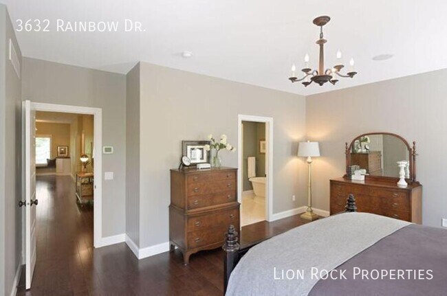 Building Photo - 3632 Rainbow Dr