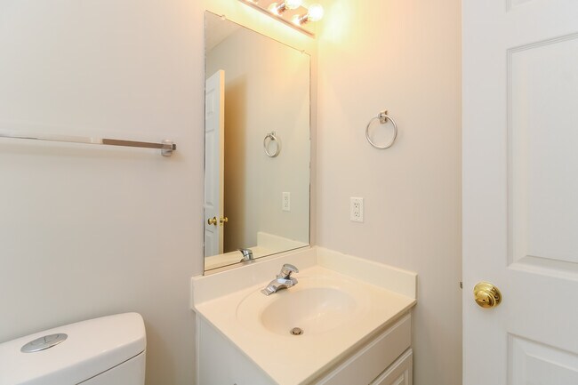 Building Photo - 1225 Hampton Park Dr