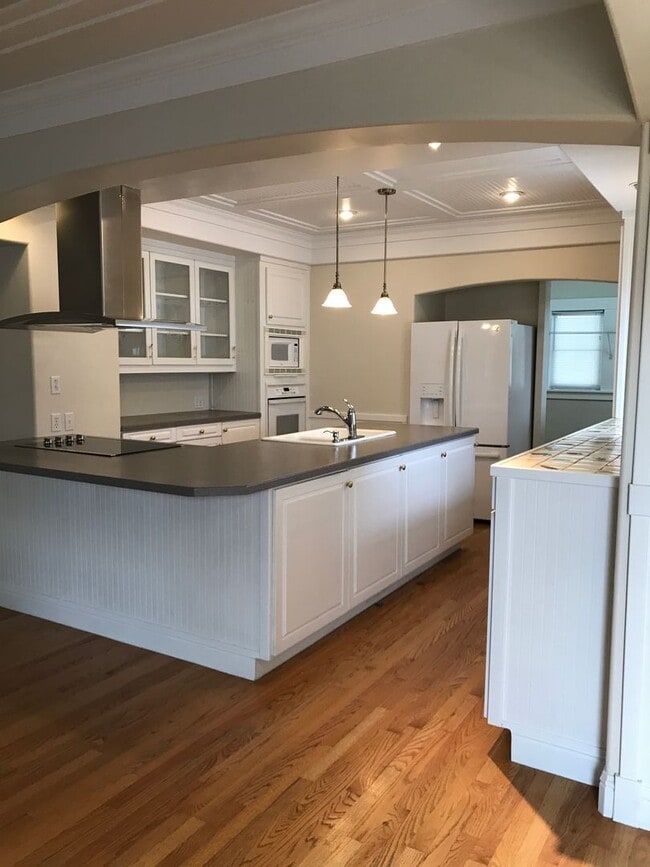 Building Photo - 212 N 6th Ave