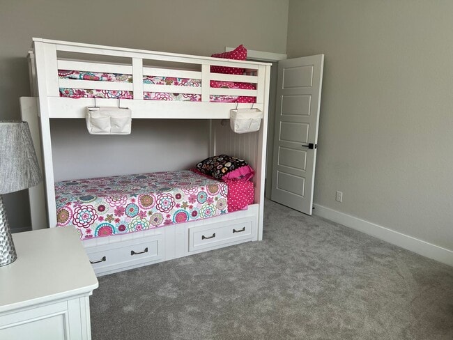 Building Photo - Alamo Heights Area!!