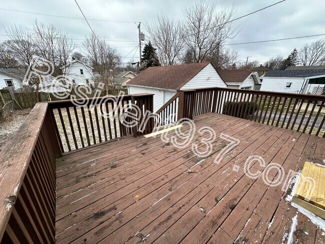 Building Photo - 3 Bed 1 Bath Home