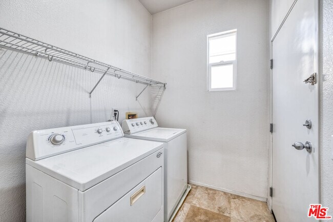 Building Photo - 1133 Jewett Dr
