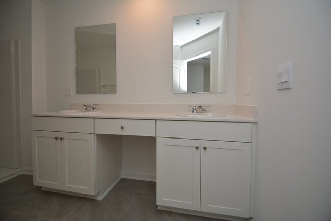 Building Photo - 344 Redbud Rd