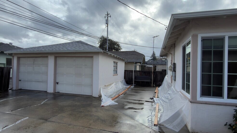 Building Photo - 424 S Frances St