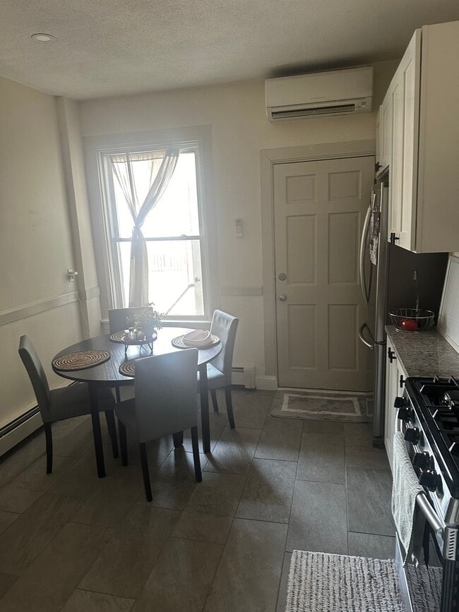 Building Photo - Bright 2 Bed in South Boston • Pets OK • Available 9/1/2026