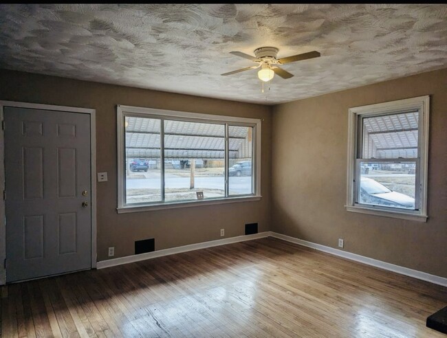 Building Photo - 1149 Fairview Ave
