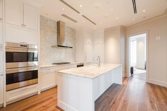 Building Photo - 3376 Peachtree Rd