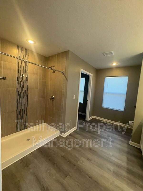 Building Photo - 603 Hillcrest St