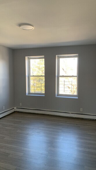 Building Photo - 234 6th Ave W