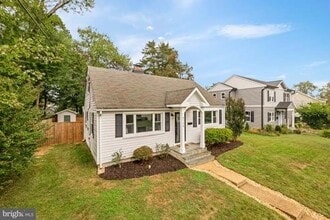 Building Photo - 6728 Barrett Rd