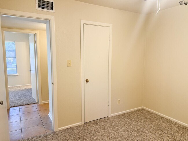 Building Photo - 5011 Rock Point St