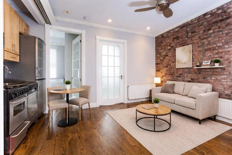 Building Photo - 47 E 1st St