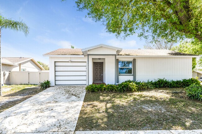 Primary Photo - 13901 Bridgeport Dr