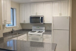 Building Photo - Brown Street Apartments