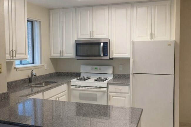 Building Photo - Brown Street Apartments