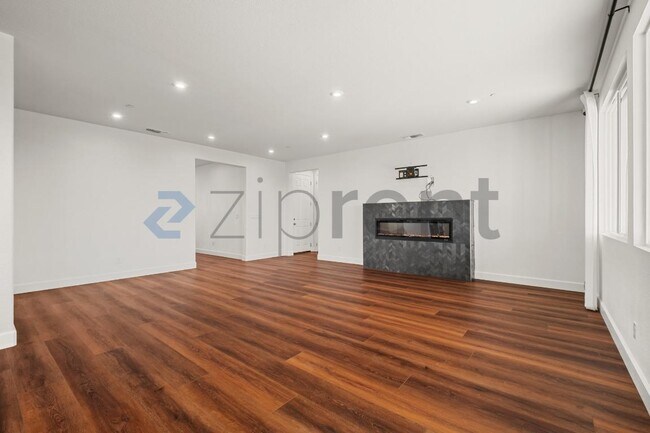 Building Photo - 1465 Blossom Way