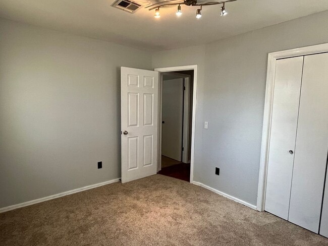 Building Photo - 3 Bed 1 Bath in Midwest City