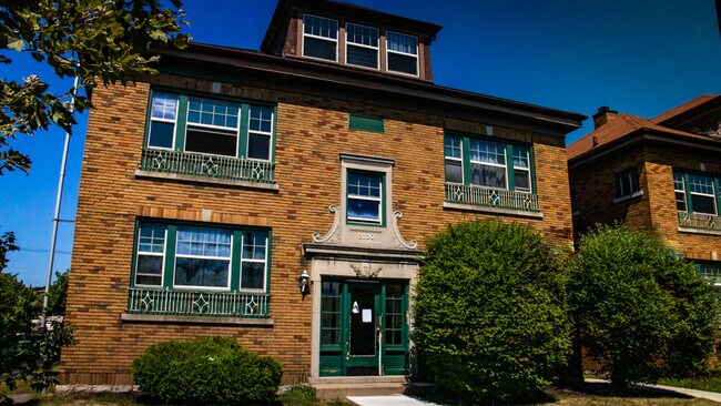 Building Photo - 2720-2730 Main St