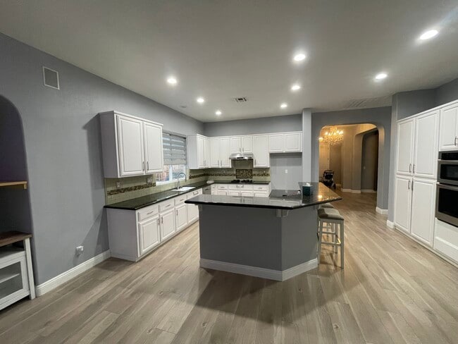 Building Photo - 8024 Halesworth Dr