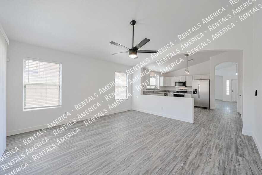 Building Photo - 4930 W Desert Dr