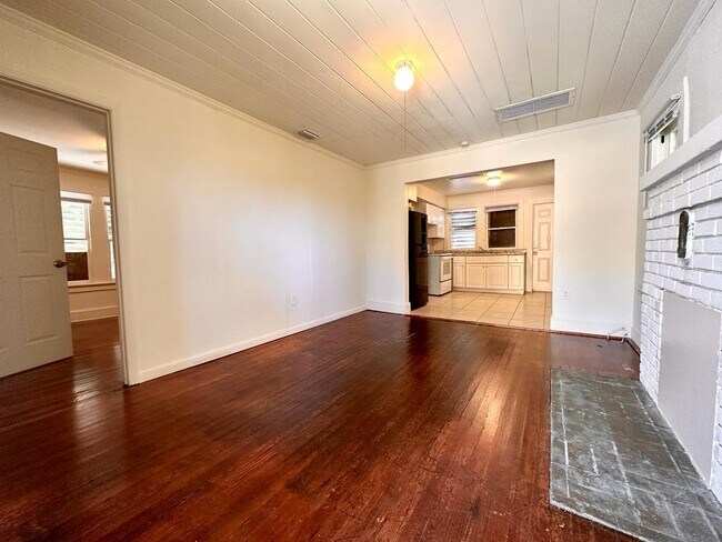 Building Photo - 2105 Ponce De Leon Ave