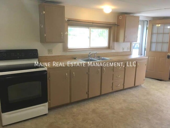 Building Photo - 35a Coldbrook Rd