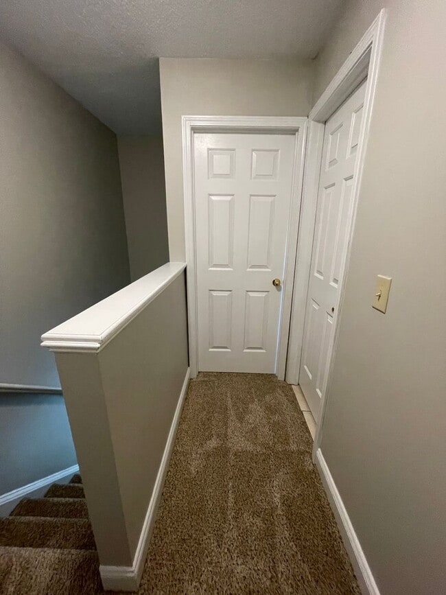 Building Photo - 2bd/1.5ba Townhome super close to CMC, HGT...