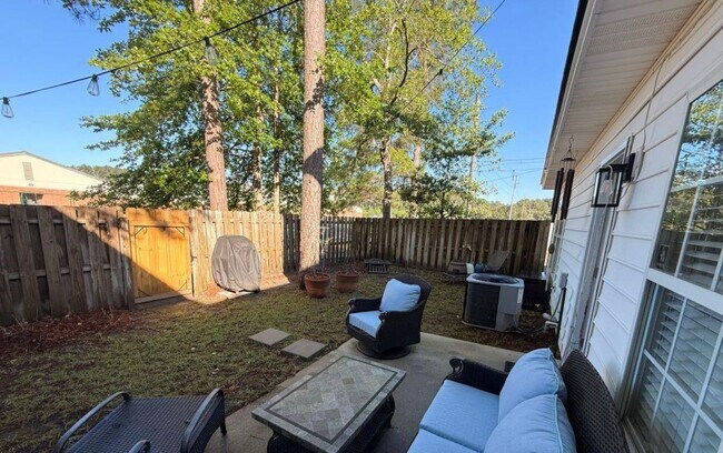 Building Photo - 3 Bed 2.5 Bath Single-Family Home