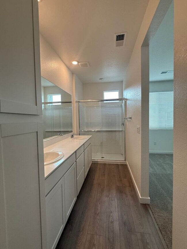 Building Photo - Brand-New 3 Bed | 2.5 Bath Townhome in Carson City