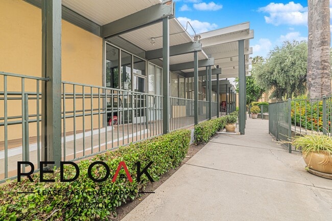 Building Photo - 15101 Magnolia Blvd