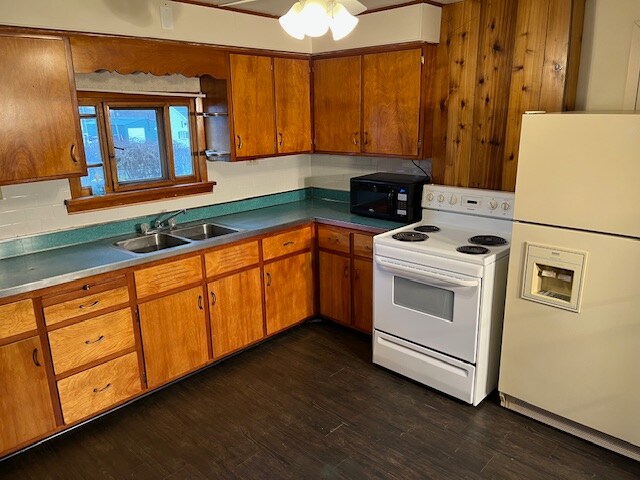 Building Photo - 240 High St