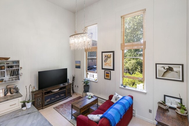 Building Photo - Charming Studio Condo For Rent Downtown Po...