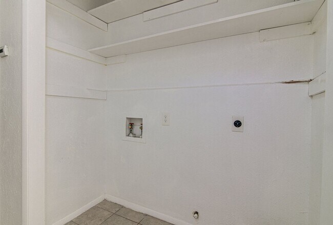 Building Photo - 1202 Westcott Dr