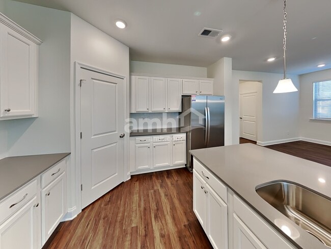 Building Photo - 616 Rivermist Dr