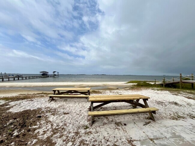 Building Photo - 220 Wynnehaven Beach Rd