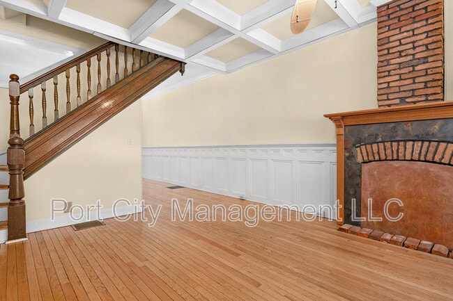 Building Photo - 430 W 23rd St