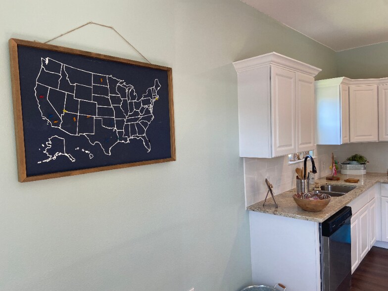 Building Photo - 1003 S 1st St