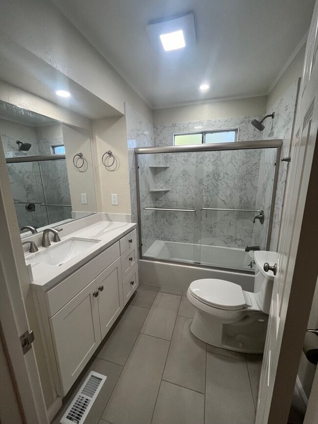 Building Photo - Beautifully Remodeled 2 Bedroom 1 Bathroom in the McDonald Area of Northeast Santa Rosa