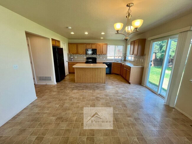 Building Photo - 7670 Manston Dr