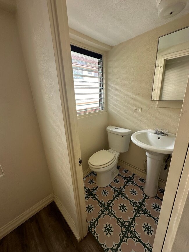 Building Photo - STUDIO IN THE HEART OF WAIKIKI!!!
